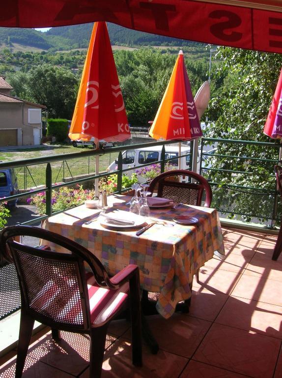Les Berges Du Tarn Aparthotel Millau Exterior foto