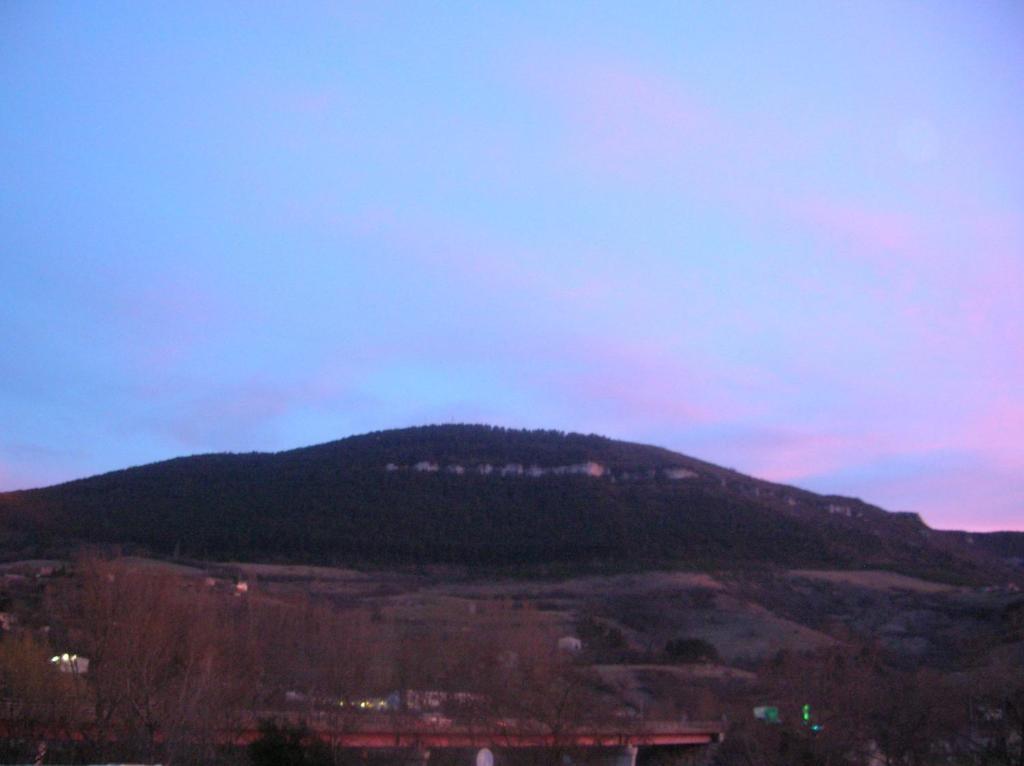 Les Berges Du Tarn Aparthotel Millau Exterior foto