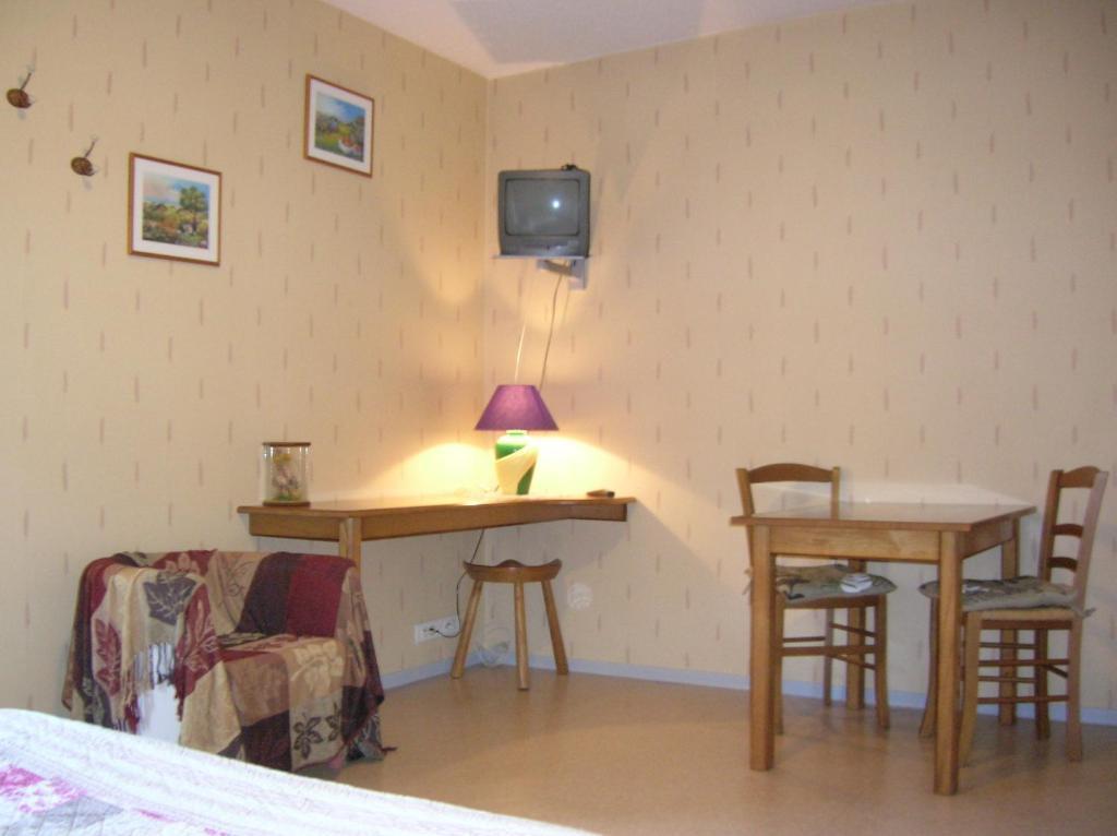 Les Berges Du Tarn Aparthotel Millau Habitación foto